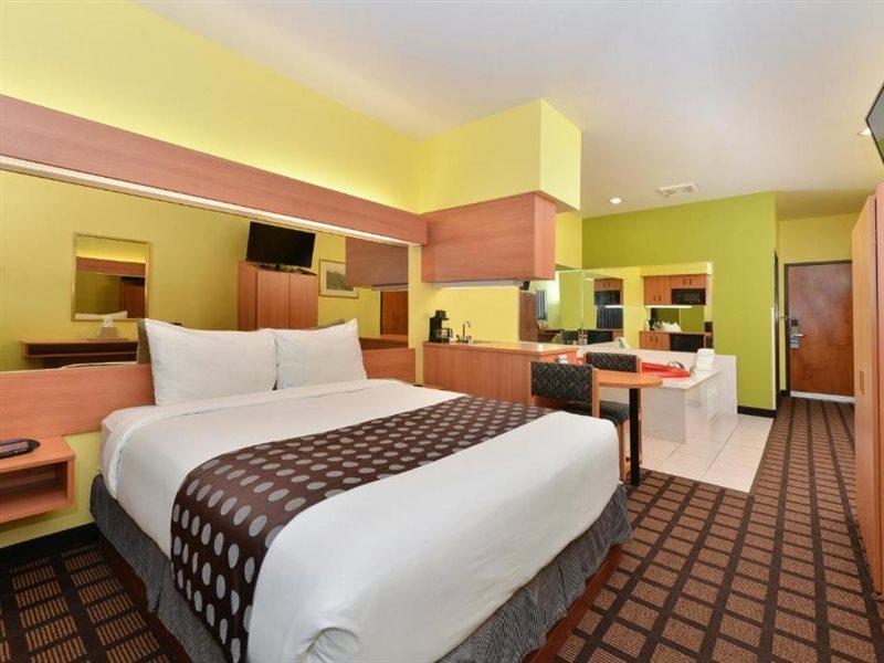 Microtel Inn & Suites By Wyndham Ft. Worth North/At Fossil Fort Worth Extérieur photo