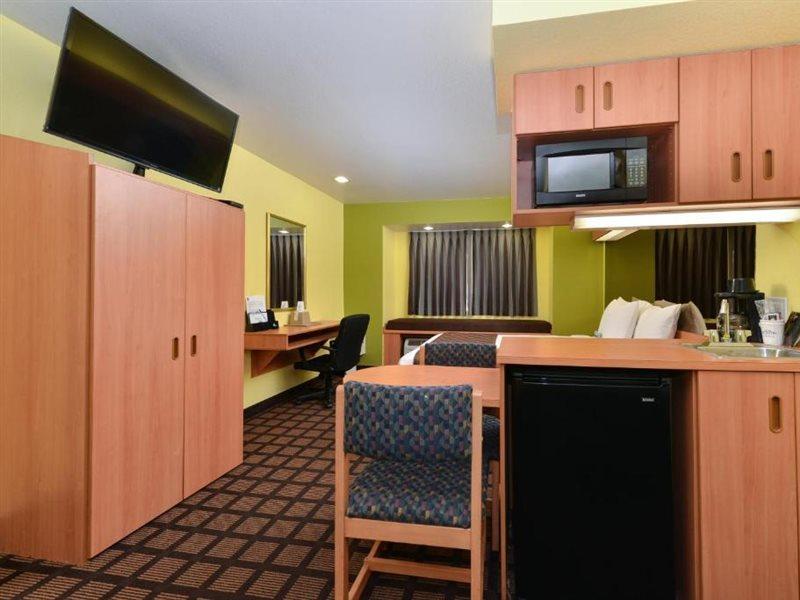 Microtel Inn & Suites By Wyndham Ft. Worth North/At Fossil Fort Worth Extérieur photo