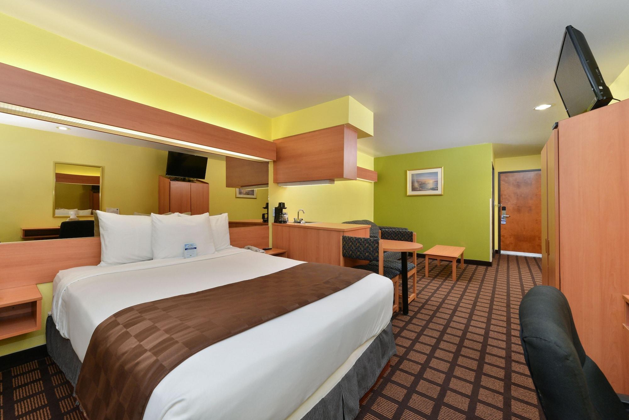 Microtel Inn & Suites By Wyndham Ft. Worth North/At Fossil Fort Worth Extérieur photo