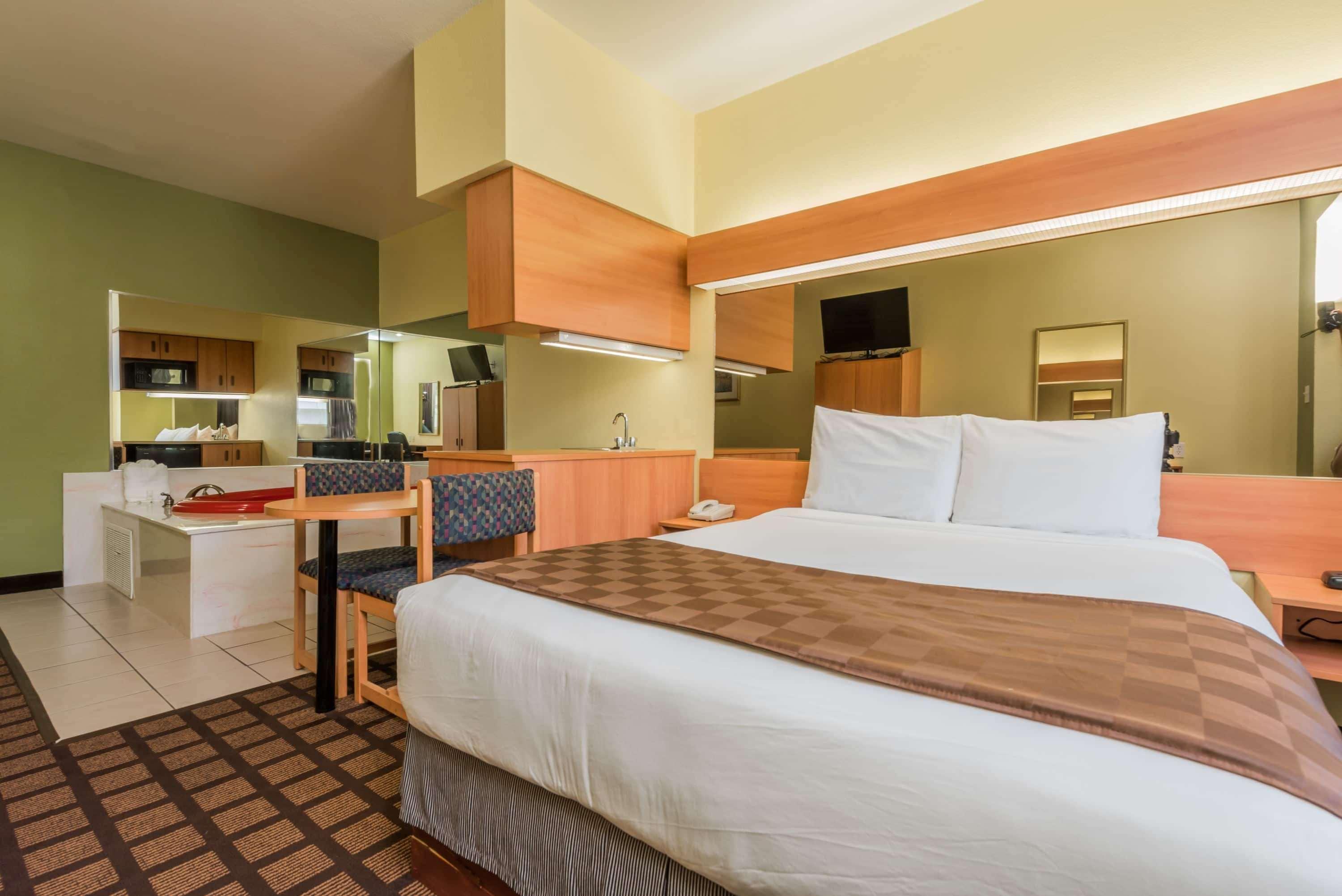 Microtel Inn & Suites By Wyndham Ft. Worth North/At Fossil Fort Worth Extérieur photo