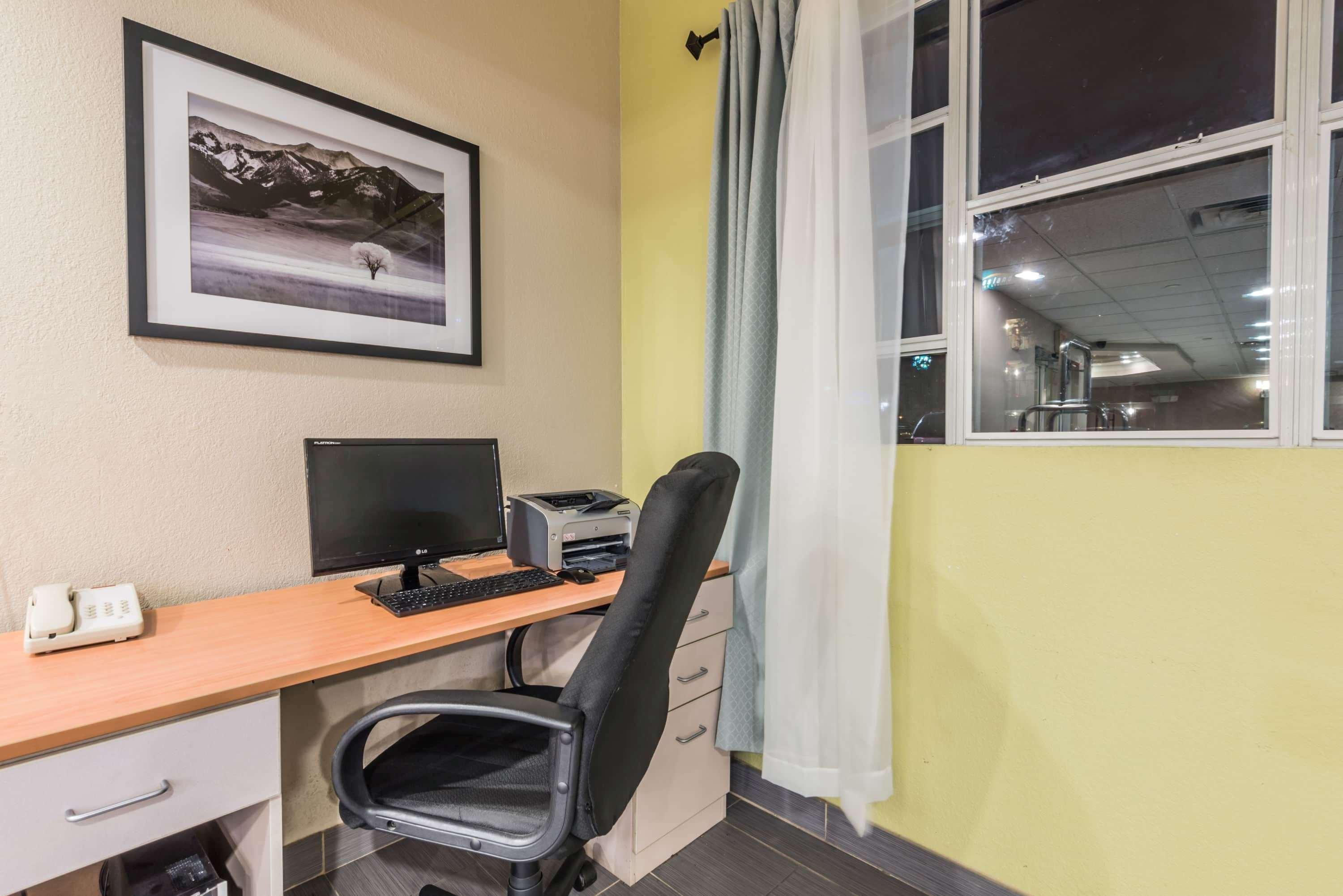 Microtel Inn & Suites By Wyndham Ft. Worth North/At Fossil Fort Worth Extérieur photo