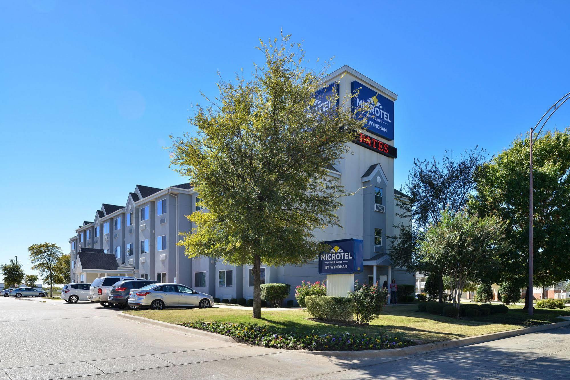Microtel Inn & Suites By Wyndham Ft. Worth North/At Fossil Fort Worth Extérieur photo