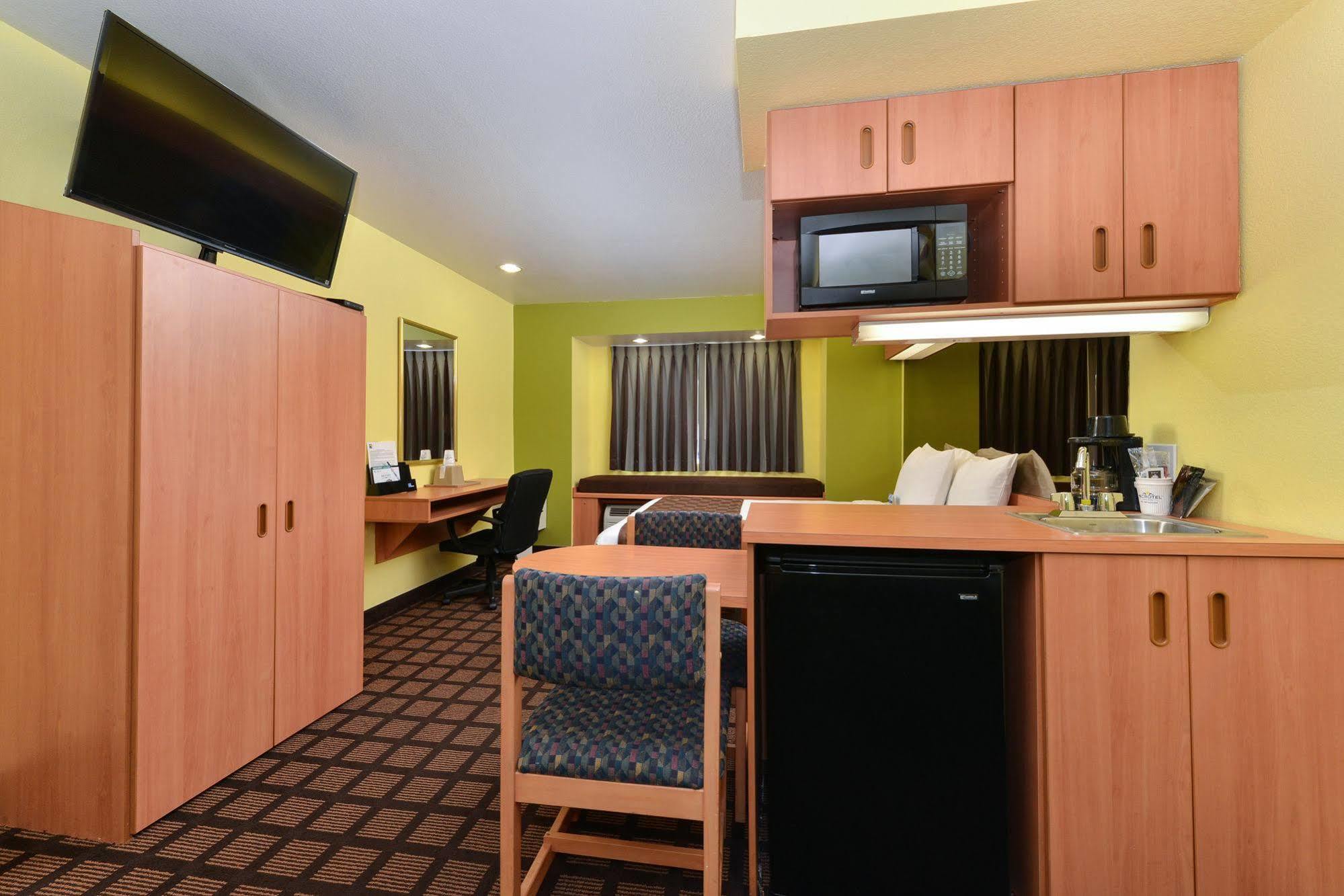 Microtel Inn & Suites By Wyndham Ft. Worth North/At Fossil Fort Worth Extérieur photo