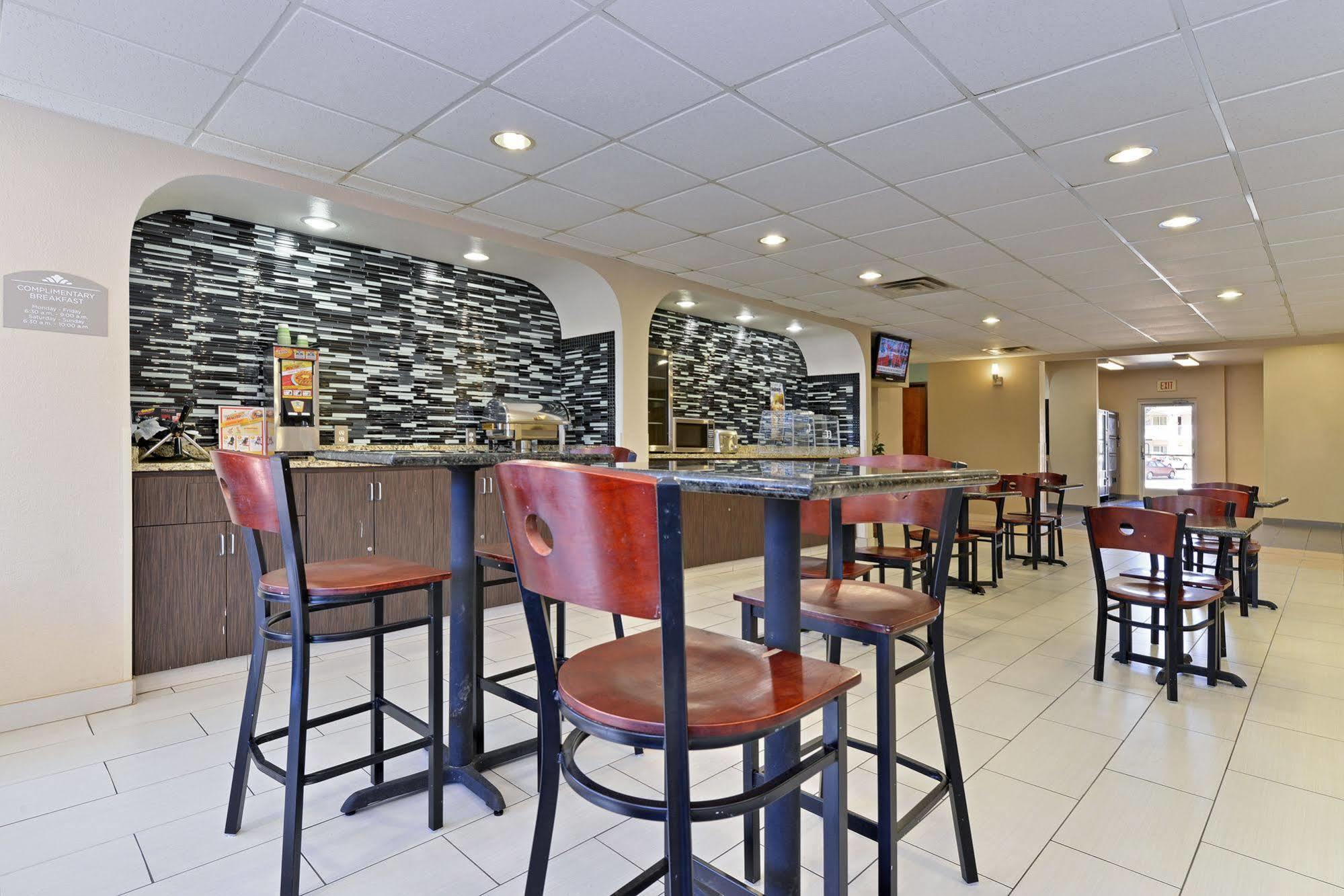 Microtel Inn & Suites By Wyndham Ft. Worth North/At Fossil Fort Worth Extérieur photo